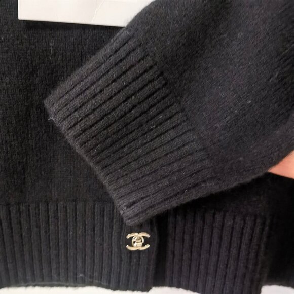 Chanel Black Cashmere Wool Cardigan - Picture 6 of 11
